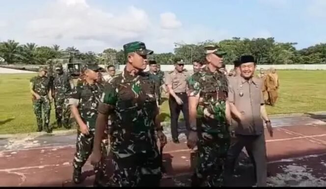 
Wakil Bupati BS Beserta Jajaran Bersama Kodim 0408/BS Sambut Pangdam XXI/Radin Inten