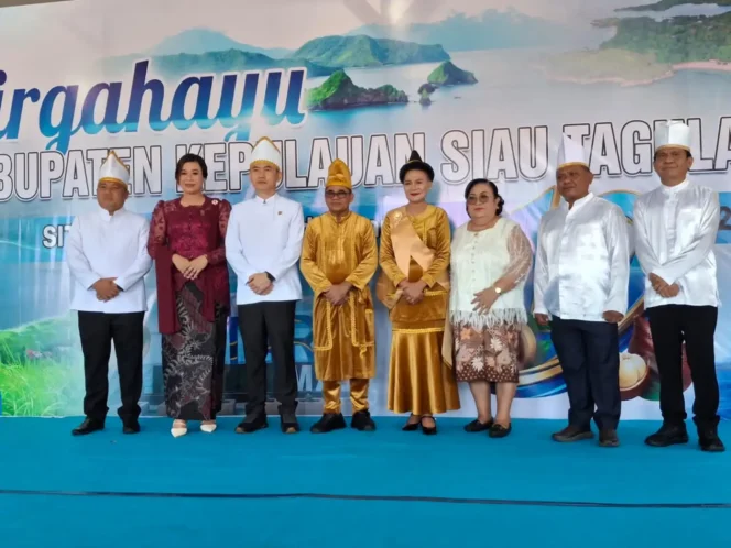 
Pimpinan DPRD Sitaro Hadiri Upacara Gabungan Hari Lahir Pancasila, Harkitnas dan HUT ke-19 Daerah