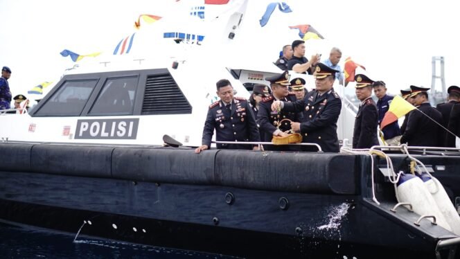 
Polda Sulut Gelar Tabur Bunga Peringati HUT Bhayangkara ke-80