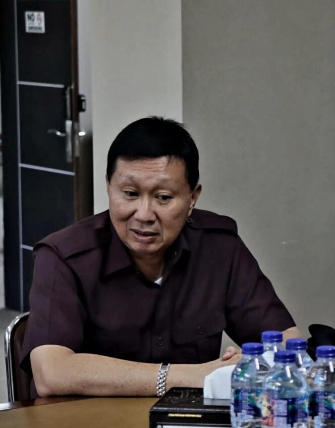
Toni Supit Pimpin Pansus Ranperda Penyelenggaraan Perizinan Berusaha