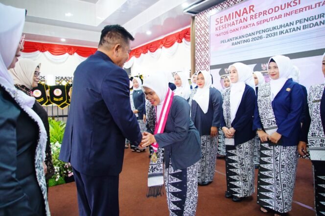 
Bupati H.M.Toha Tohet:Bidan Garda Terdepan Jaga Kesehatan Ibu dan Anak