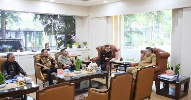 
Sekjen Kemendagri & Bupati Bolmong Utara Bahas Penguatan Fiskal dan Penanggulangan Kemiskinan Struktural