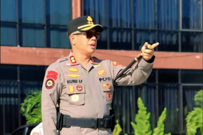 
Tegas, Kapolres Golfried Hasiholan Peringatkan Personel Gunakan Senpi Sesuai SOP