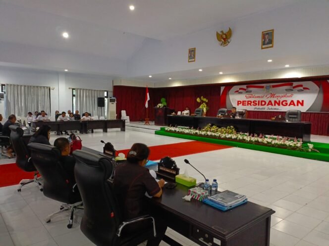 
DPRD Sitaro dan Pemda Bahas Ranperda Penyelenggaraan Bantuan Hukum dalam Rapat Gabungan Komisi