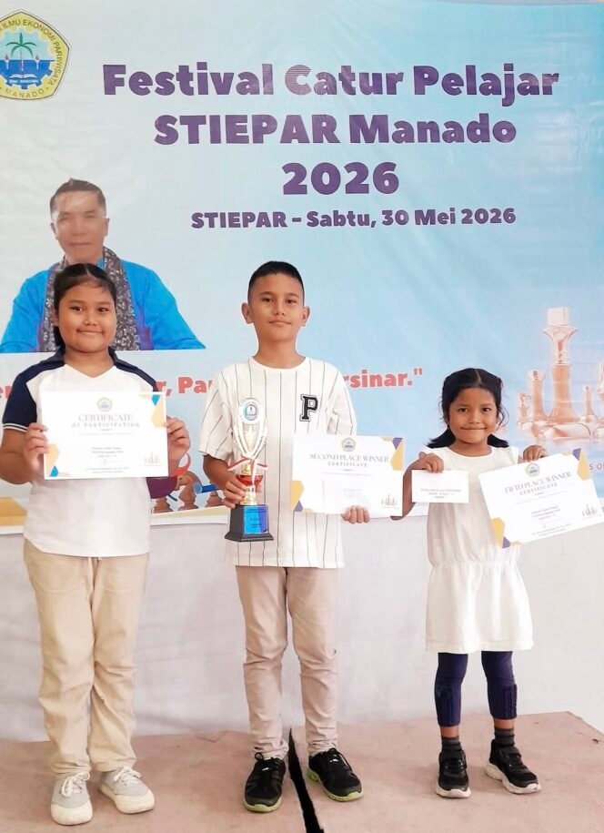 
Pecatur Muda Mudi Patadjenu  & Adik-Adik Kandungnya Kembali Meraih Juara Di Festival Catur Pelajar Stiepar Manado