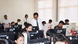 Foto Istimewa - Rektor Unsrat Manado Prof Dr Ir Otovian Berty Alexander Sompie M.Eng IPU.Asean .Eng Saat Memantau Ujian Calon Mahasiswa Mandiri T2 hari pertama Senin 6 Juli 2026 di Gedung TIK