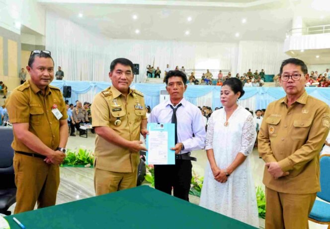 
Wali Kota Bitung Hengky Honandar Hadiri Pencatatan Perkawinan Massal 2026 di Kantor Gubernur Sulut