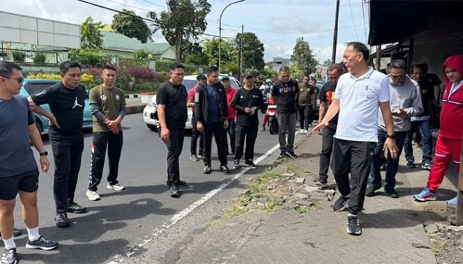 
Walikota Caroll Senduk Didampingi Sekdakot Edwin Roring Lakukan Inspeksi Lapangan Sepanjang Jalan Protokol Kota Tomohon