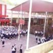 Foto - Kepala BPMP Sulut Febry Dien ST.M.Inf.Tech. (Kanan) saat Pembukaan MPLS di Lapangan Olahraga SMP Negeri 1 Manado Senin (13/7/26)