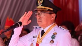 Foto : Walikota Manado Andrei Angouw,SE bertindak sebagai Inspektur Upacara dalam rangka memperingati Hari Ulang Tahun Ke-403 Kota Manado di Lapangan Plein Tikala Manado, Selasa (14/7).