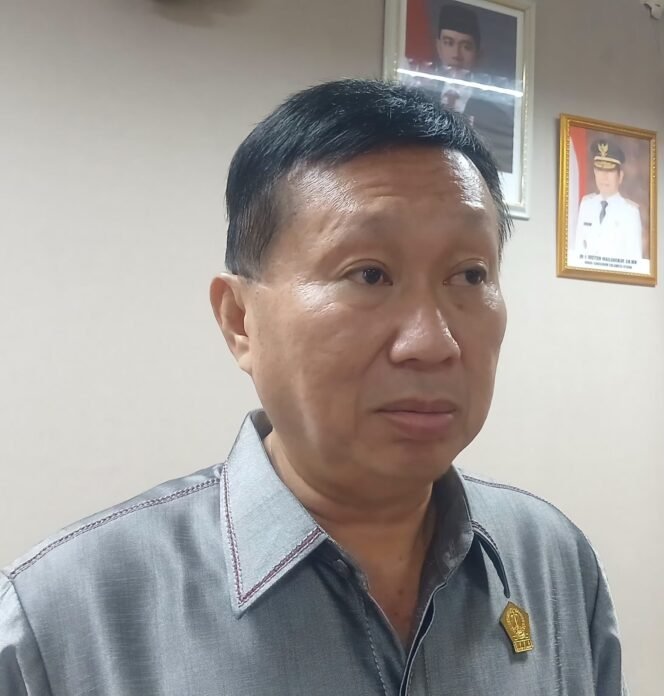 
Pansus Ranperda Perizinan Berusaha DPRD Sulut Gelar Rapat, Target Dua Bukan Selesai