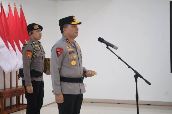
Kapolda Sulut Pimpin Sertijab PJU dan Tujuh Kapolres