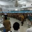 Foto - Gubernur Sulut Yulius Selvanus SE ( tengah) Bersama Kadis Dikda Dr Femmy Suluh M Si serta 300- Kepsek SMA, SMK dan SLB