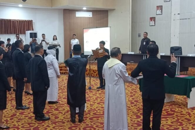 
Walikota Andrei Angouw Lantik 25 Pejabat Eselon III Dan IV Di Lingkungan Pemkot Manado