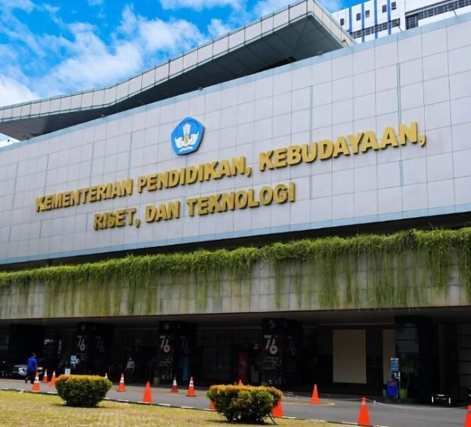 
ATURAN BARU 2026 TEGAS SEKALI!PENGENALAN SISWA BARU OSPEK ANEH‑ANEH DILARANG TOTAL, SANKSI BERAT SAMPAI DICOPOT JABATAN