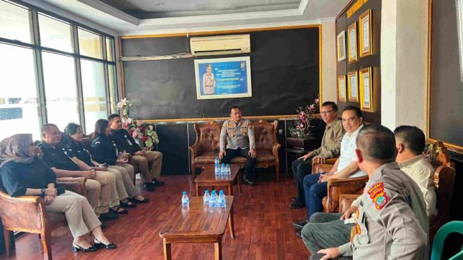 
Kapolres Sambut Silaturahmi KPU Bitung, Bahas Pengamanan Tahapan Pemilu