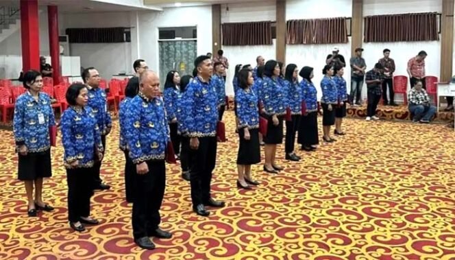 
25 Kepala Sekolah SD, SMP Hasil Seleksi Bacakep Dilantik Di Aula BKPSDM Manado