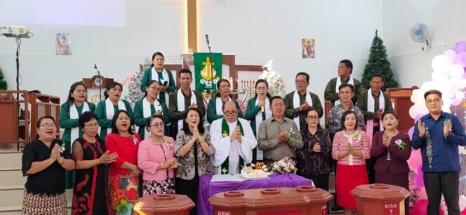 
Hadiri HUT Ke 39 GMIM SION Suhuyon , Wabup Tuda Paparkan Program Pemkab Mitra