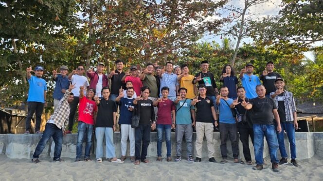 
Dialog Kapolres Bolmong Utara Dengan Jurnalis Di Obyek Wisata Pantai Batupinagut Boroko Timur