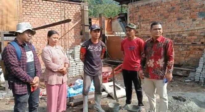 
Joni Efendi mm,anggota DPRD kerinci sekaligus sekretaris DPC PDI perjuangan kerinci respon cepat intruksi DR H Edi Purwanto shi MSI,untuk tinjau progres program  BSPS di kabupaten kerinci