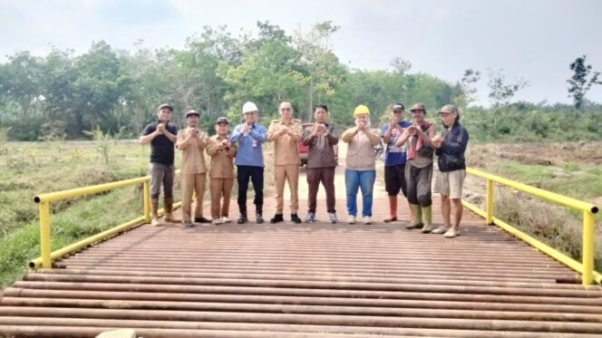 
Jembatan Besi Rampung, Warga Babat Supat Tak lagi Lewati Batang Kelapa