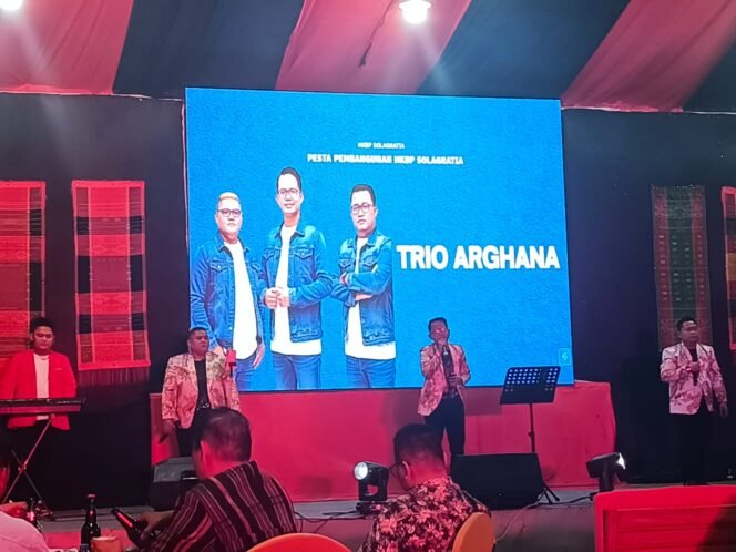 
Pesta Pembangunan HKBP Solagratia Manado Sukses Digelar, Hadirkan Trio Arghana dalam Konser “Senandung Batak di Kota Manado”