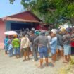 Antrean Pembeli BBM  Kelangkaan BBM di Kabupaten Kepulauan Siau Tagulandang Biaro (Sitaro) membuat warga harus mengantre untuk mendapatkan bahan bakar. Sejumlah pembeli terlihat memadati area PT Maranatha selaku agen penyalur BBM, dengan membawa wadah untuk menampung BBM yang dibutuhkan.