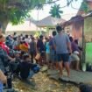 Kelangkaan BBM di Kabupaten Kepulauan Siau Tagulandang Biaro (Sitaro) membuat warga harus mengantre untuk mendapatkan bahan bakar. Sejumlah pembeli terlihat memadati area PT Maranatha selaku agen penyalur BBM, dengan membawa wadah untuk menampung BBM yang dibutuhkan.