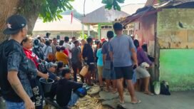 Kelangkaan BBM di Kabupaten Kepulauan Siau Tagulandang Biaro (Sitaro) membuat warga harus mengantre untuk mendapatkan bahan bakar. Sejumlah pembeli terlihat memadati area PT Maranatha selaku agen penyalur BBM, dengan membawa wadah untuk menampung BBM yang dibutuhkan.