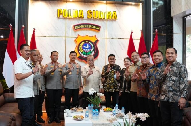 
Bahas Penindakan Hukum Di Sektor Jasa Keuangan, Kepala DPJK OJK Bersama Jajaran Audiensi Dengan Polda Sultra