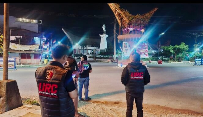 
Jaga Kondusifitas Kamtibmas Malam Hari, Tim URC Satreskrim Polres Torut Sisir Titik Rawan Kejahatan Di Rantepao
