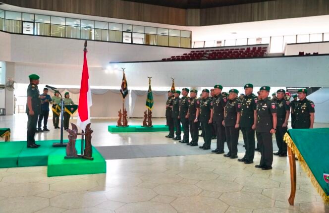 
Pimpin Sertijab 9 Jabatan Strategis, Pangdam XIV/Hsn : Kobarkan Semangat Petarung, Buat Karya Hebat!