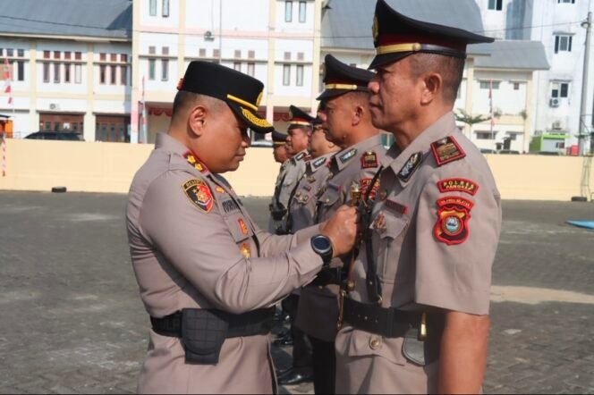 
Tiga Kapolsek Berganti, Kapolres Torut Lantik Kasi Humas Baru