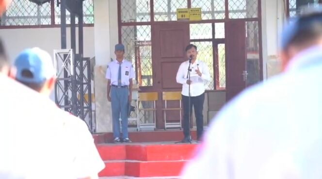 
Cegah Tawuran, Kasat Reskrim Polresta Kendari Pimpin Apel dan Edukasi Siswa SMKN 2