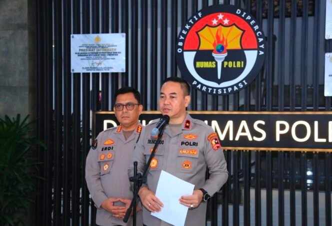 
Polri-Bhayangkari Kirim Logistik untuk Korban Gempa Flores
