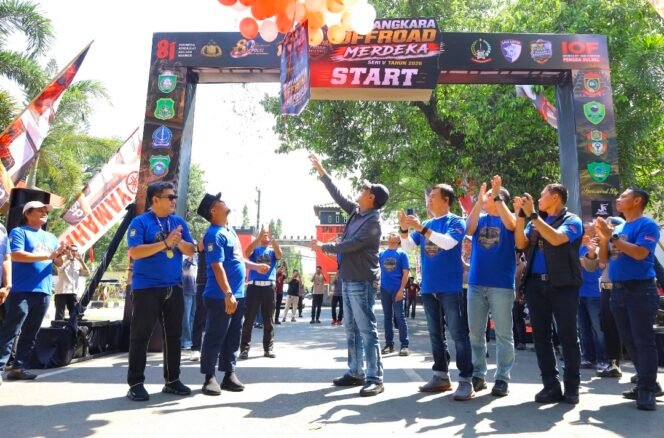 
Kapolda Sulsel Lepas 500 Peserta Bhayangkara Off Road Merdeka