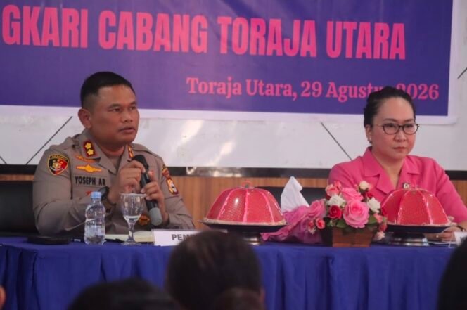 
Bhayangkari Jadi Penguat Tugas Polri, Kapolres Torut Tekankan Keharmonisan Keluarga