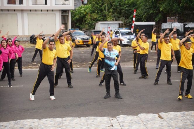 
Olahraga Bersama di Sitaro Masadada Park, Pemkab dan Bhayangkari Perkuat Sinergi