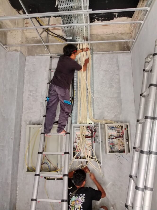 
8 Bulan Upah Belum Dibayar, Pekerja Pemasangan Kabel RSUD Mayjen H. A. Thalib Minta Kontraktor Bertanggung Jawab