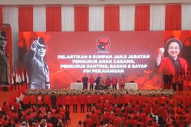 
Sepuluh Ribu Pengurus PAC PDIP se Sulut Dilantik Ketua Umun DPP PDIP Megawati Soekarno Poetri