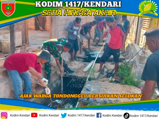 
Cegah Banjir dan Penyakit, Babinsa Koramil 1417-11/Poasia Bersihkan Selokan Bersama Warga