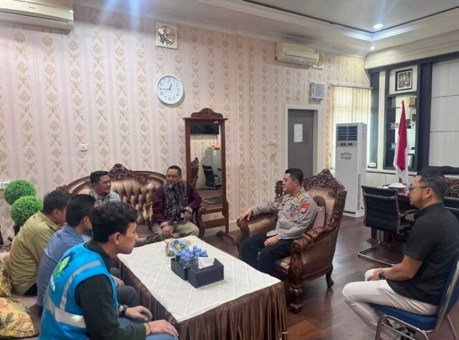 
Kapolres Palopo Terima Silaturahmi Manager PLN UP3 Palopo, Perkuat Sinergi Pelayanan
