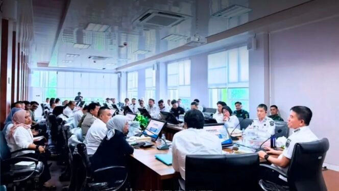 
Bupati Konsel Irham Kalenggo Pimpin Rakor Eks HGU Nomor 1, Percepat Validasi Data Warga