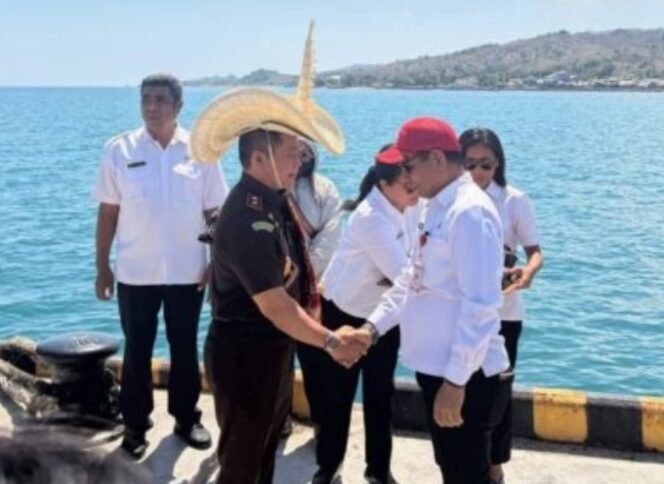 
Topi Ti’i Langga Sambut Kunjungan Kajati NTT di Rote Ndao