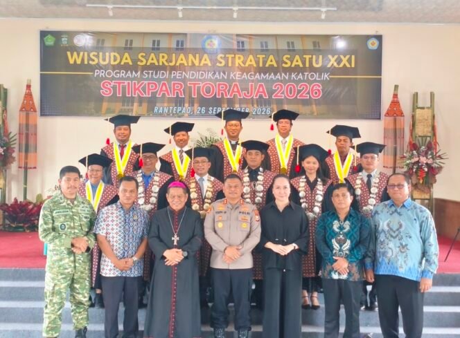 
Kapolres Torut Hadiri Wisuda STIKPAR, Dorong Lulusan Jadi Teladan