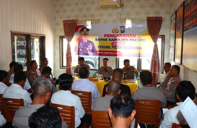 
Kapolres Palopo Kunker ke Polsek Telluwanua, Tekankan Pelayanan dan Kamtibmas