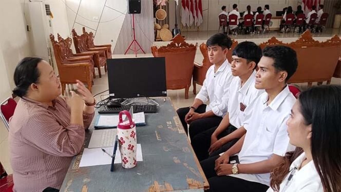 
Foto -Sejumlah Lulusan SMK dan SMA Ikut Tes untuk pelatihan