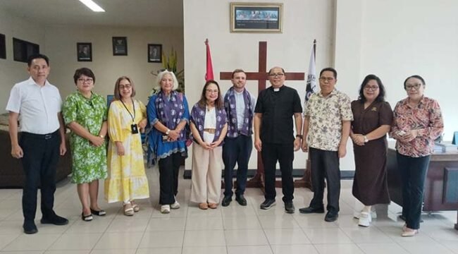 Foto : Gereja mitra Uniting Church in Australia (UCA). saat bertemu Ketua Badan Pekerja Majelis Sinode (BPMS) GMIM