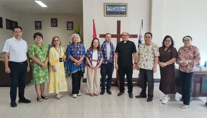 
Foto : Gereja mitra Uniting Church in Australia (UCA). saat bertemu Ketua Badan Pekerja Majelis Sinode (BPMS) GMIM