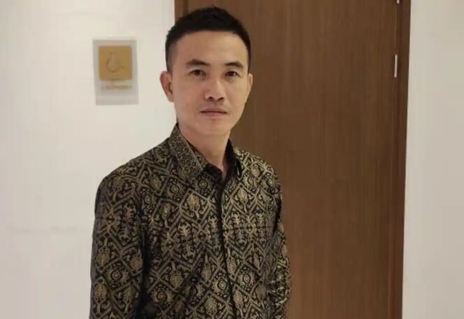 
Alfrets Ronald Takarendehang, S.E., Ak., M.E.  yang biasa disapa ART